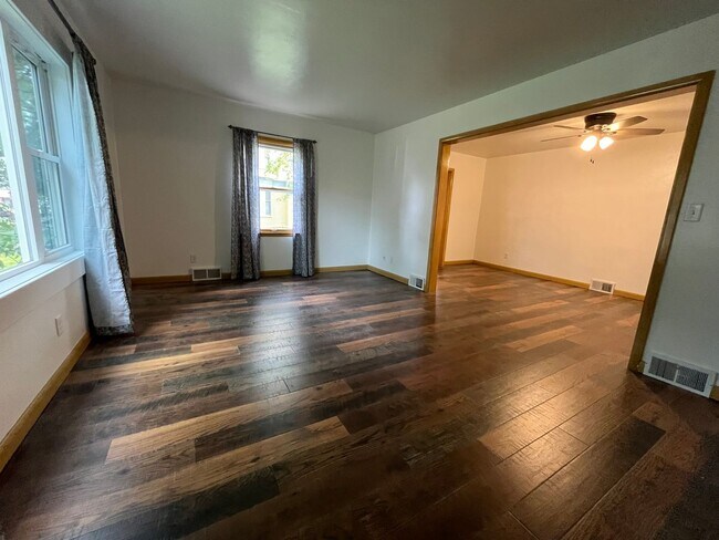 Foto del edificio - Spacious Main Level 3 Bed/1 Bath Apartment!
