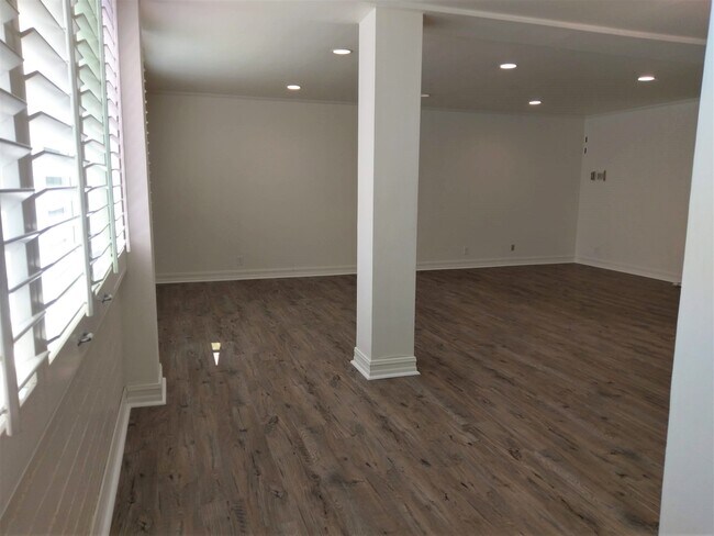 Sala de estar - 540 Kelton Ave