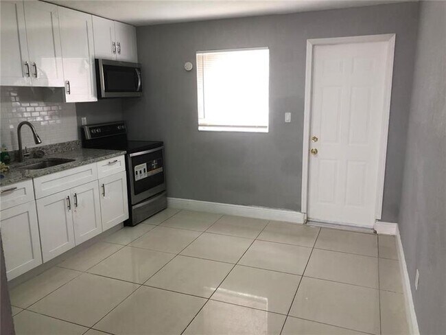 Foto del edificio - 839 NW 14th Way
