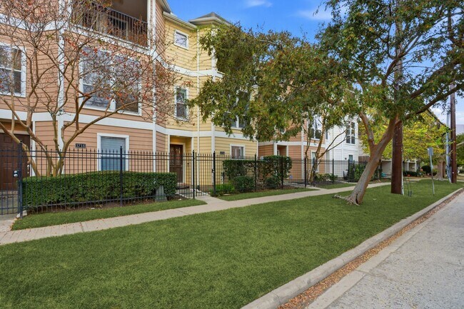 Foto del edificio - 1714 W Webster St