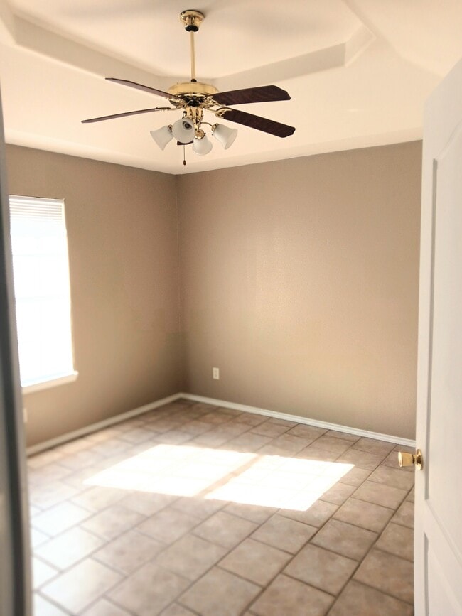 Building Photo - 1810 Agua Fina