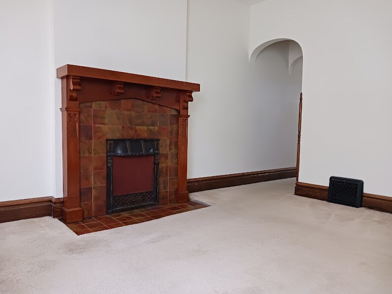 Carpeted living room with original features - 9 Martindill Terrace