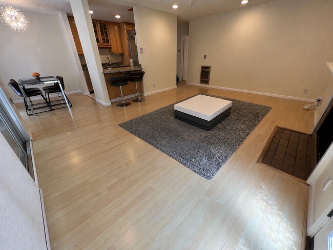 Foto del edificio - North Berkeley Furnished 1 Bed Condo - Parking / 4 Minutes Walk to Campus