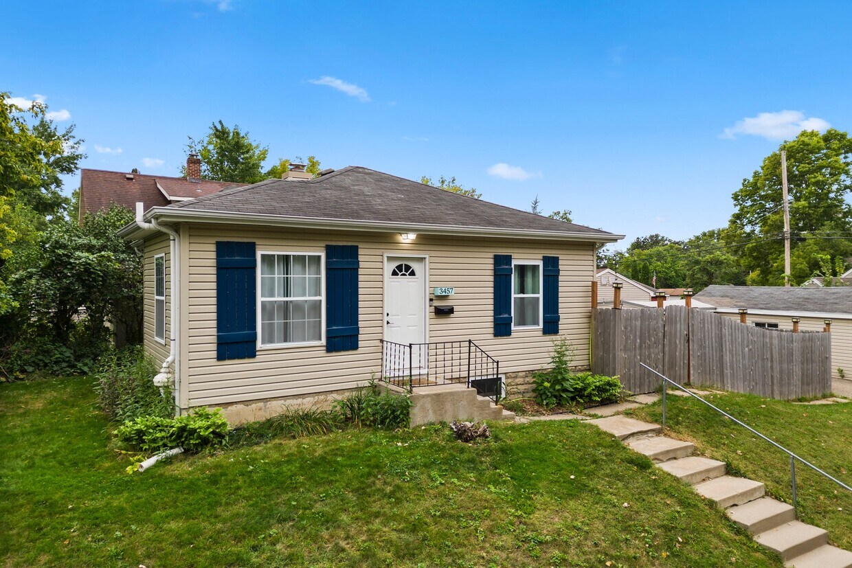 Foto principal - 3457 Major Ave N