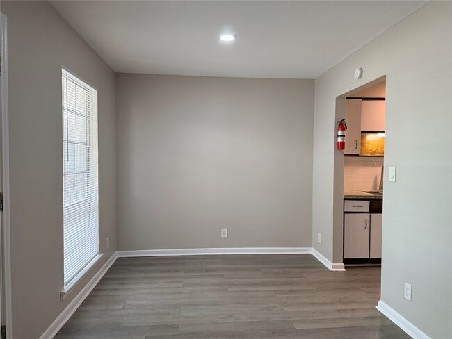 Building Photo - 2101 6th Ave N