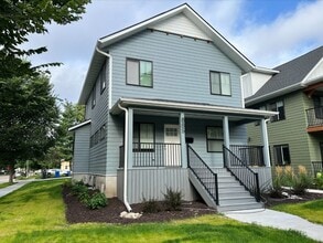 Building Photo - 1026 12th Ave SE