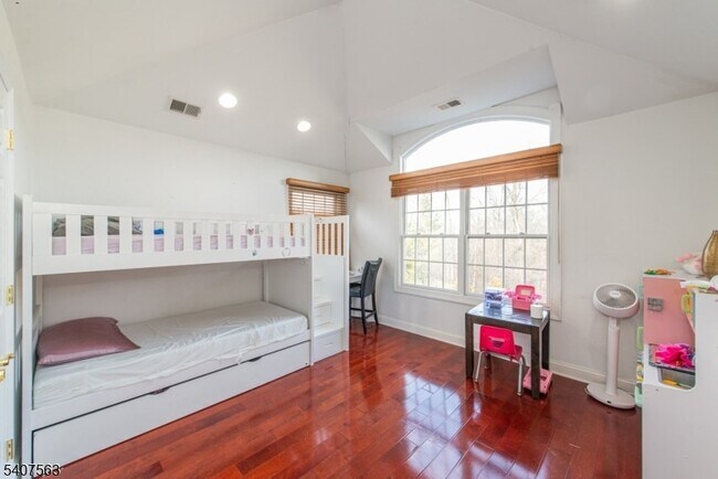 Foto del edificio - 115 Kensington Ln