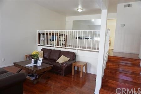 Foto del edificio - 600 W Huntington Dr