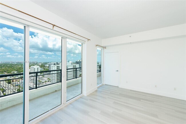 Foto del edificio - 60 SW 13th St
