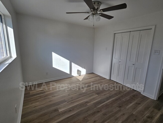 Building Photo - 213 Dewitt St