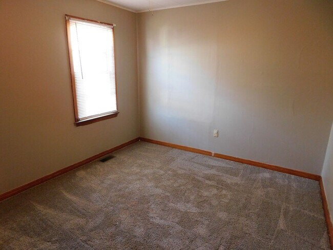 Building Photo - Charming 1 bedroom, 1 bathroom duplex in A...