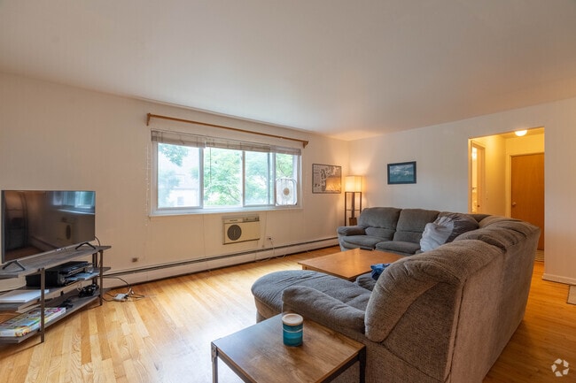 Interior Photo - 717 Emerson St.