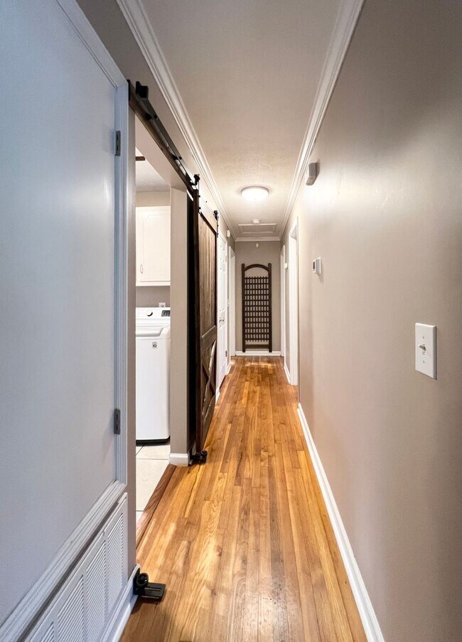Building Photo - 3 bedroom 2 bath