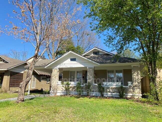 Building Photo - 414 N Willett St