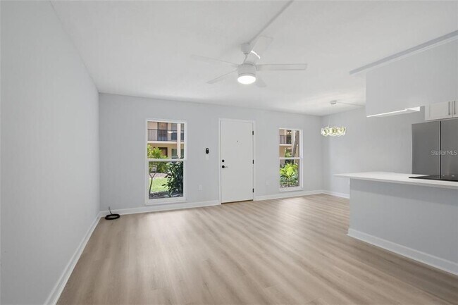 Foto del edificio - 8931 Blind Pass Rd
