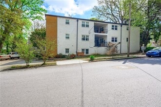 Building Photo - 880 St Charles Ave NE