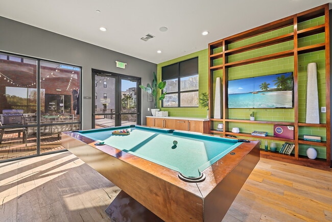 Building Photo - Brio