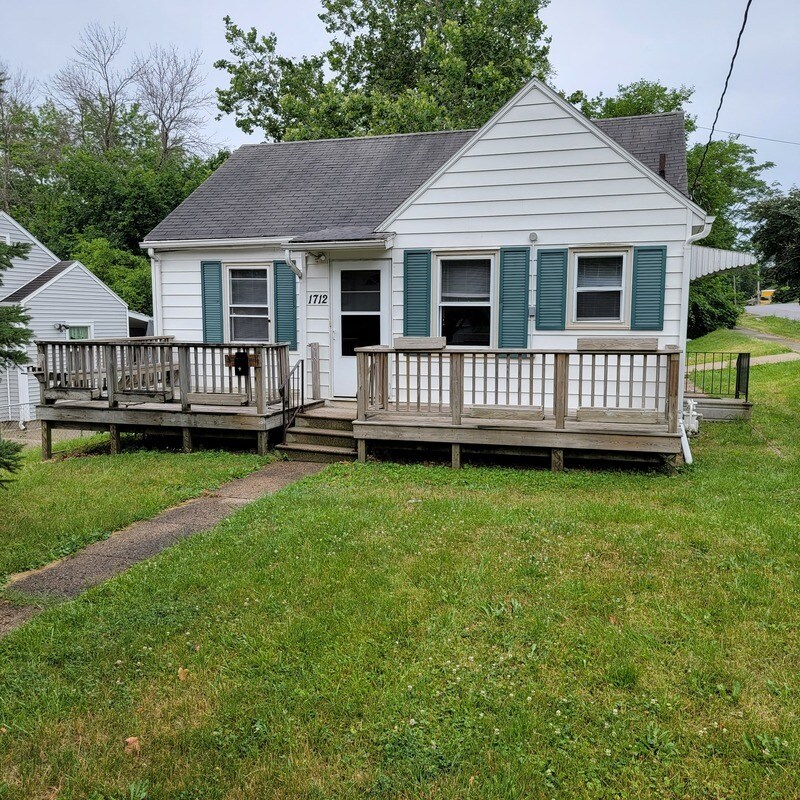 1712 Francis Ave, Des Moines, IA 50314 House for Rent in Des Moines