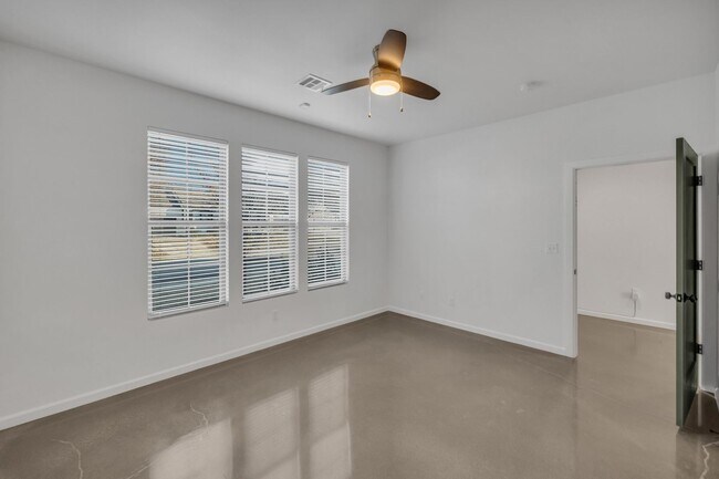 Foto del edificio - P.57 Kode Properties LLC
