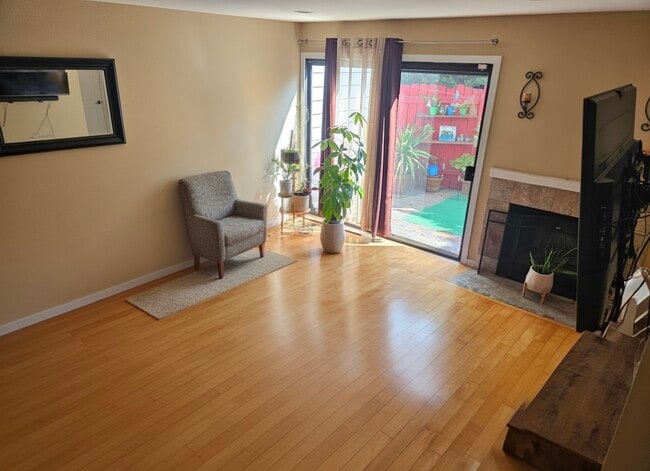 Foto del edificio - 2109 Clark Ln