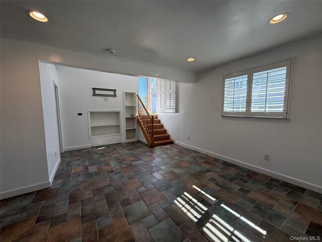 Foto del edificio - 73 Waterford Rd