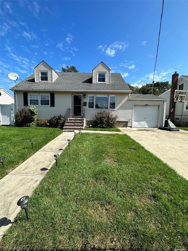 12 Seymour Ln, Hicksville, NY 11801 House Rental in Hicksville, NY