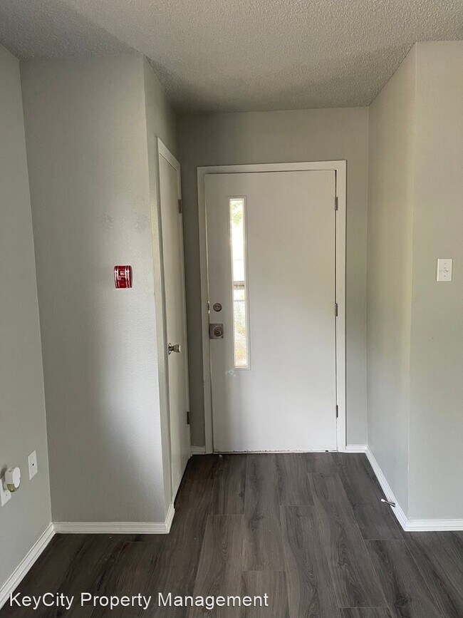 Building Photo - 2 br, 1 bath House - 1325 Cedar St #1
