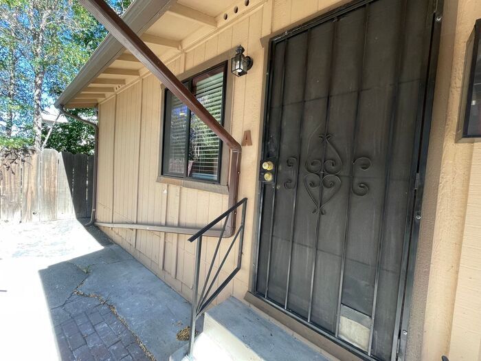 Foto principal - 430 E 8th St