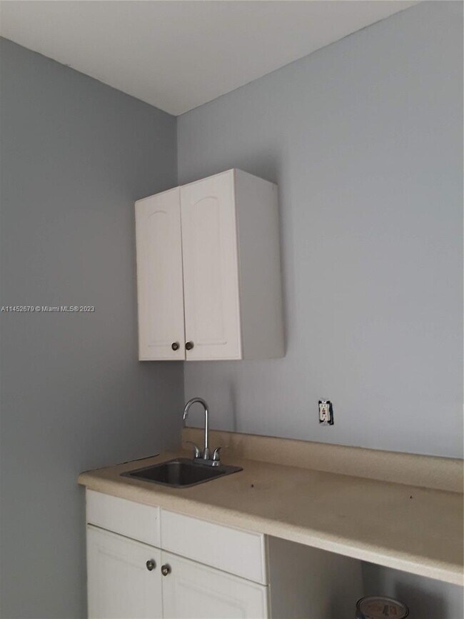 Foto del edificio - 220 SW 16th St