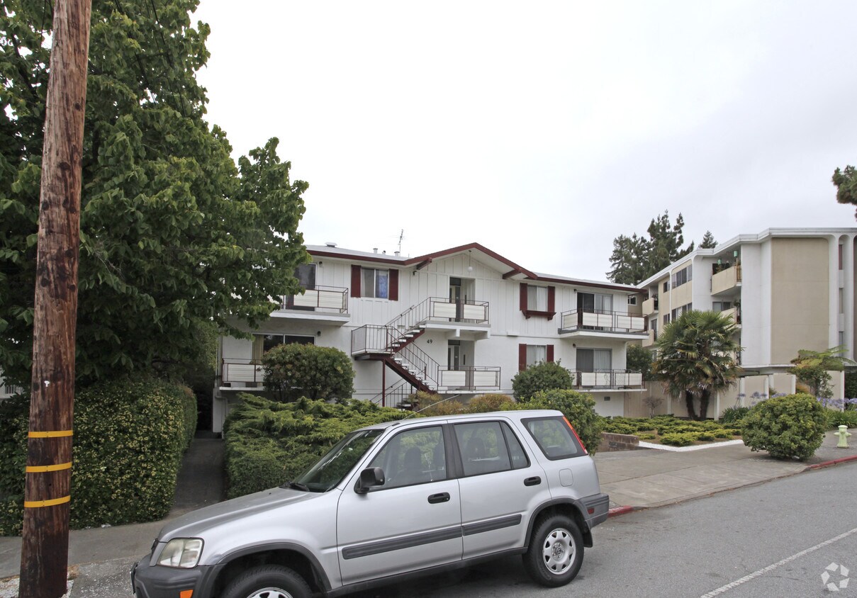 Building Photo - 49 Edgewood Rd