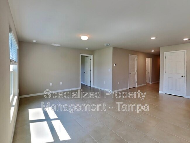 Foto del edificio - 4731 Gillot Blvd