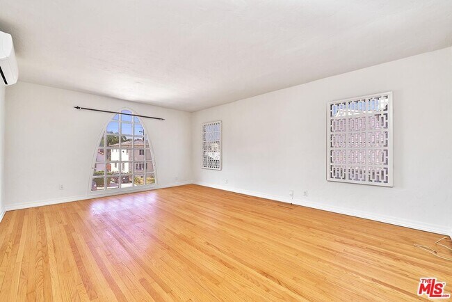 Foto del edificio - 918 S Stanley Ave