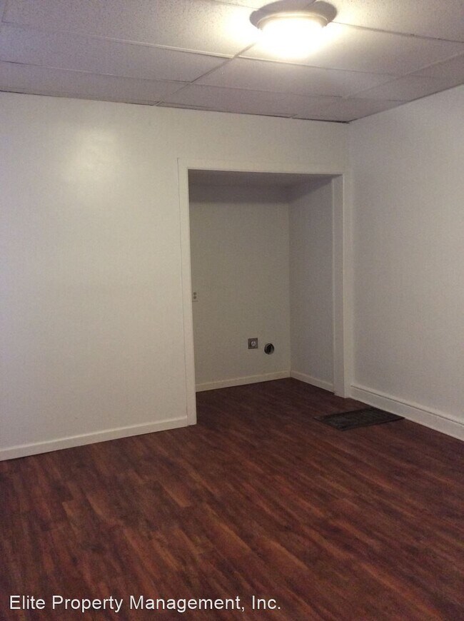 Building Photo - 2 br, 1 bath House - 258 E. King St., Apt. 2