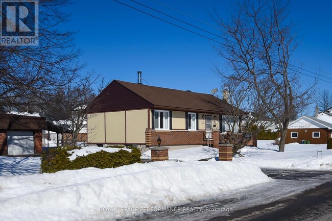 Building Photo - 1867 Kingsdale Ave