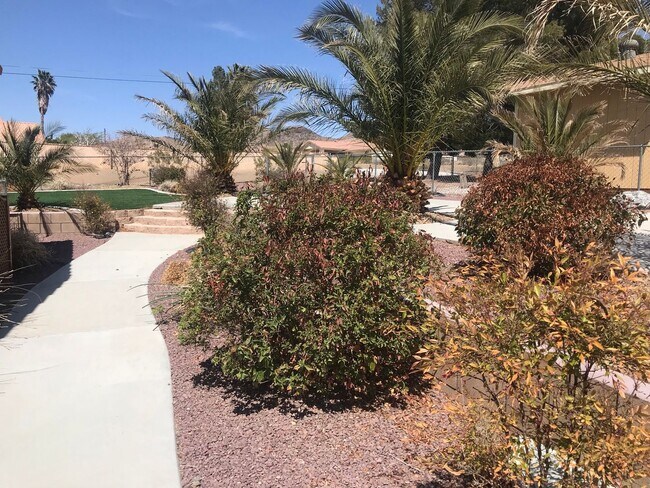 Building Photo - GUEST HOUSE, All utilities are included wi...