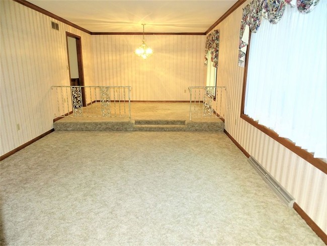Building Photo - 54 Farmland Rd