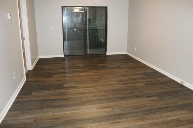 Foto del edificio - 1007 Windsong Cir