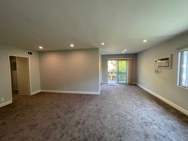 Livingroom - 4507 Finley Ave