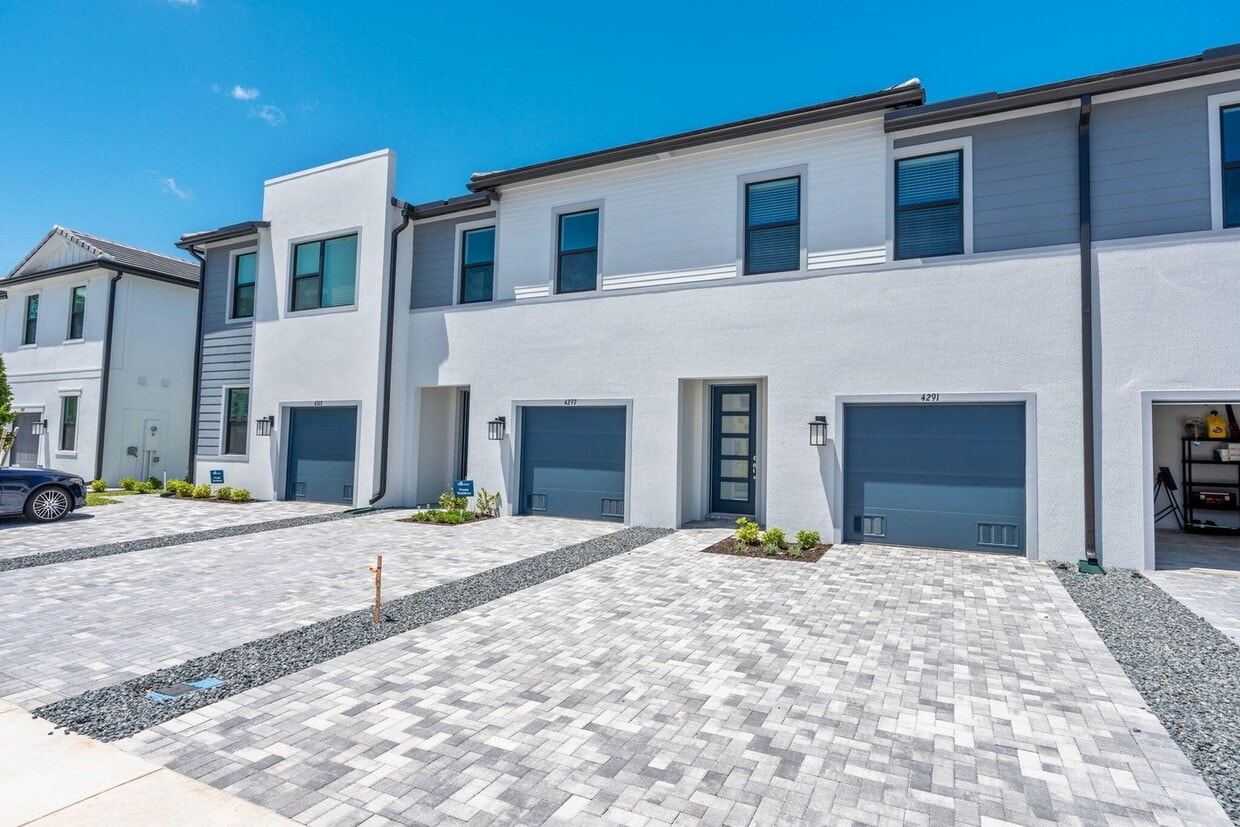 Photo - 4291 Lantana Road, Atlantis, FL 33462 - 3 BR 2.5 BA townhouse