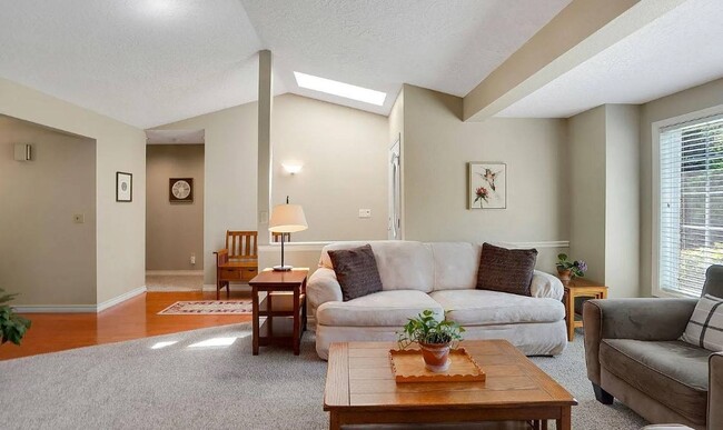 Building Photo - 4634 Croisan Scenic Way S