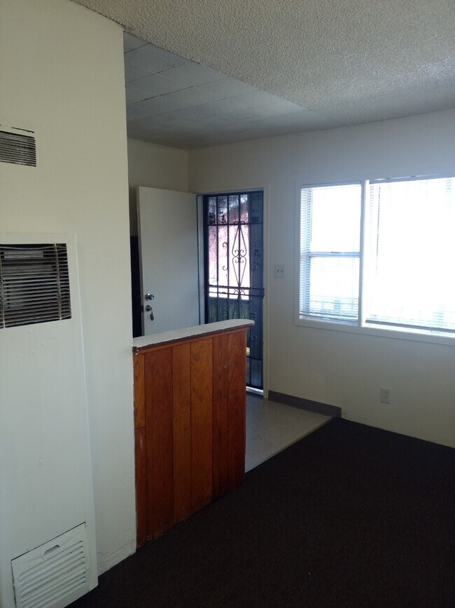 Building Photo - 3214 W 63rd St