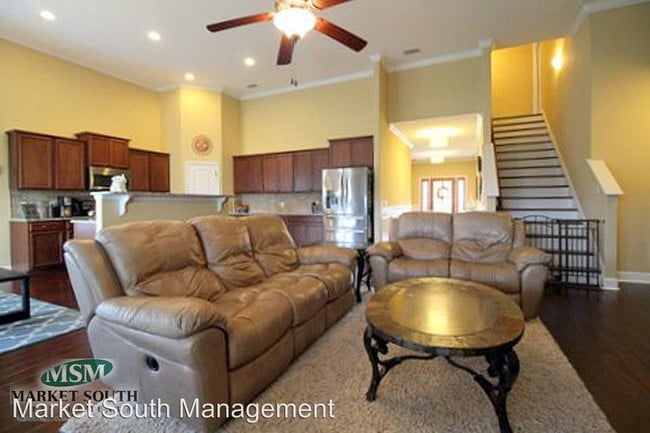 Building Photo - 20 Misty Marsh Dr