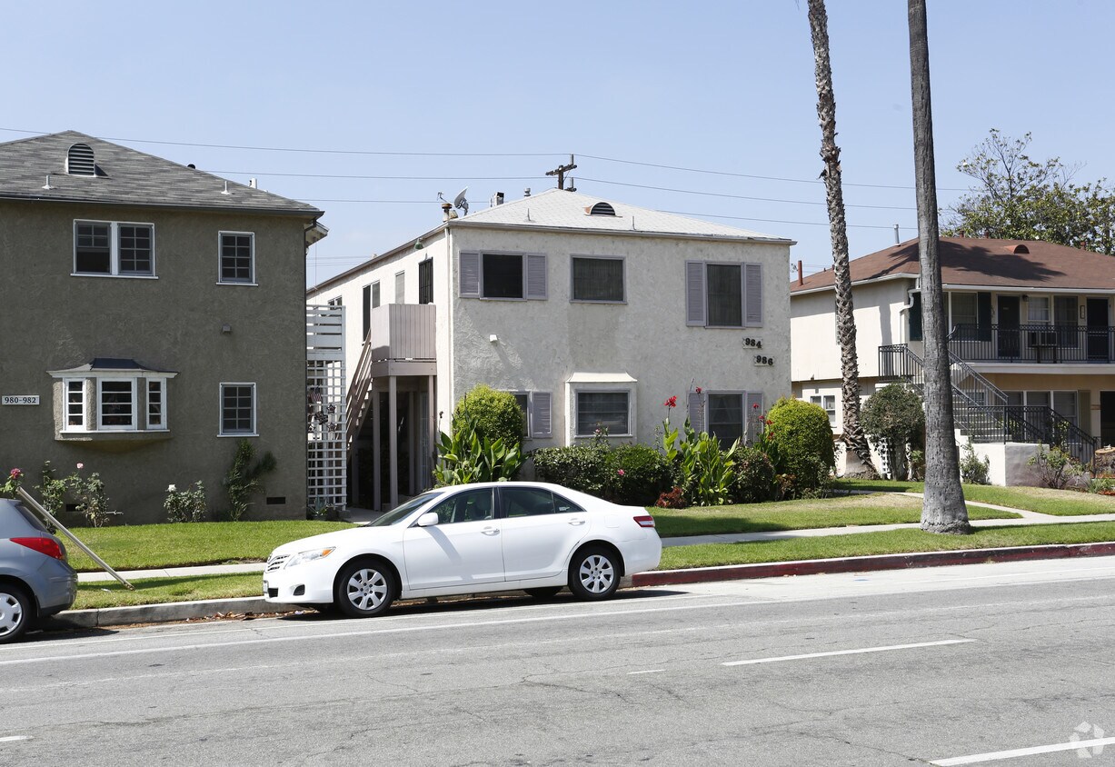 Building Photo - 984-986 W Glenoaks Blvd