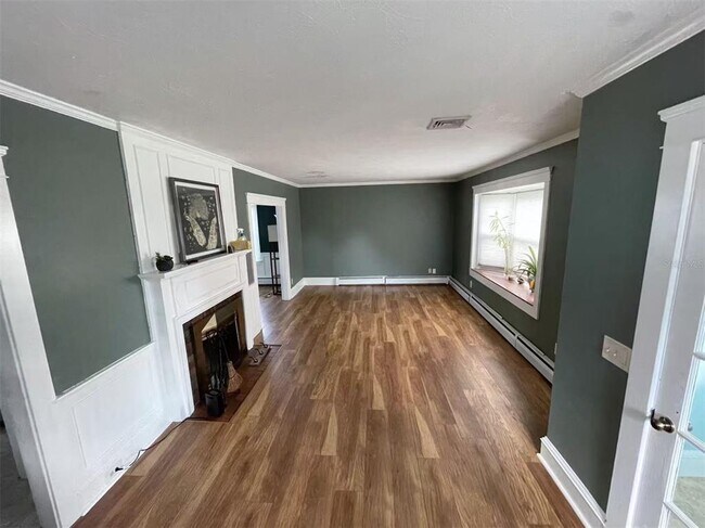 Foto del edificio - 33 Waldron Ave