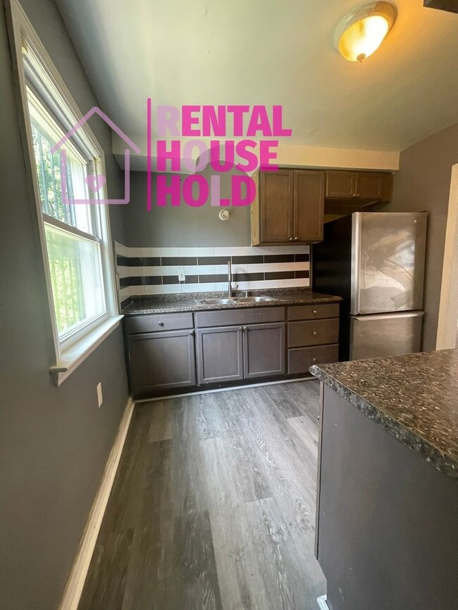Foto del edificio - 3 BEDROOM 2 BATH BUNGALOW FREE PRE-SCREEN