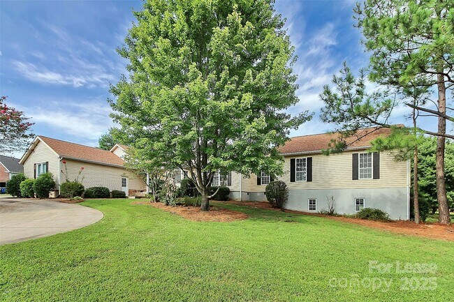 Building Photo - 155 Sunfish Dr