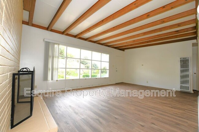 Foto del edificio - 103 N Loop Dr