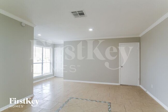 Building Photo - 1710 Kenwick Place