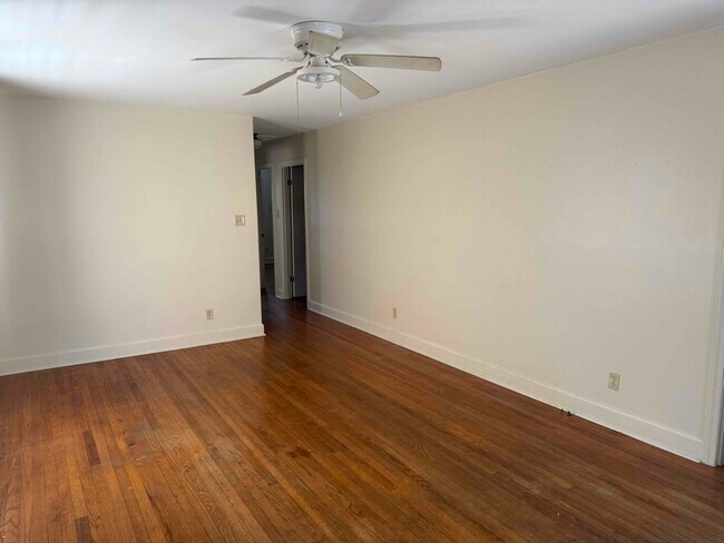 Building Photo - 1118 Sherwood Dr