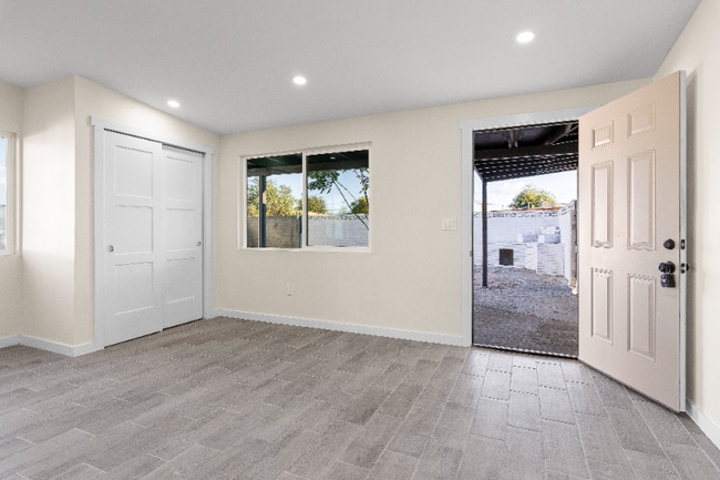 Building Photo - 4541 S 18th Ave
